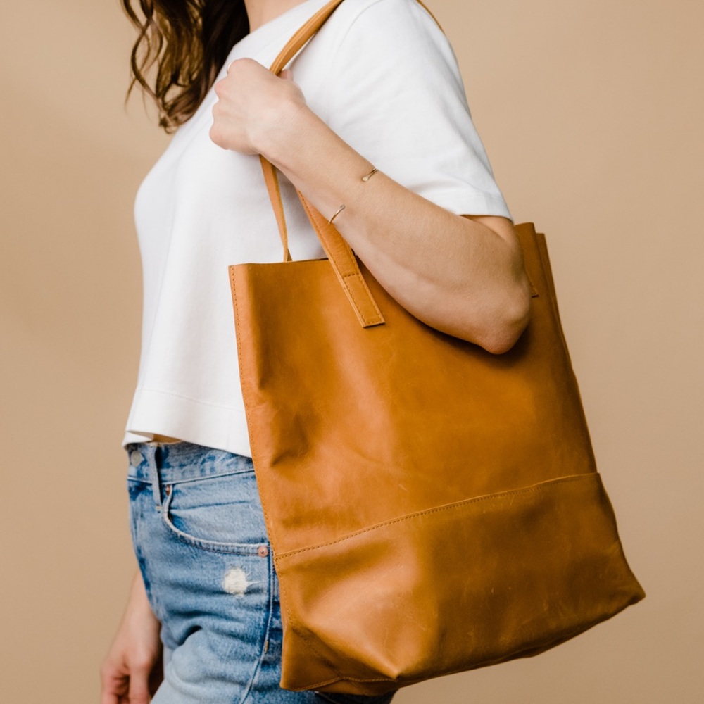 FashionABLE classic tote in Cognac